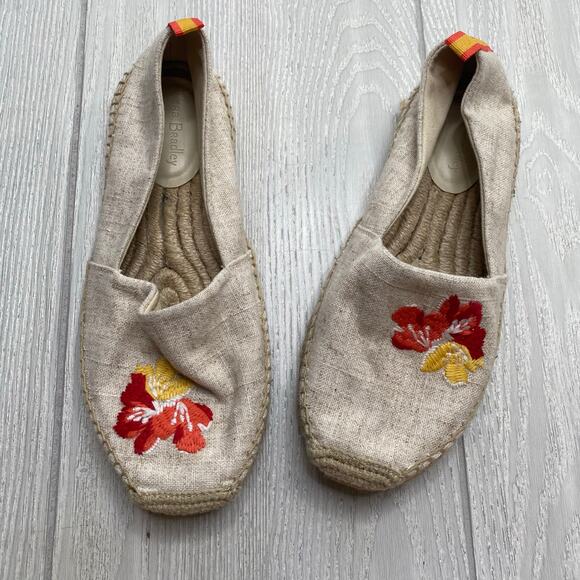 Vera Bradley Women's The Dune Tan Floral Embroidered Espadrille Slip On Flats 9 - Picture 1 of 8